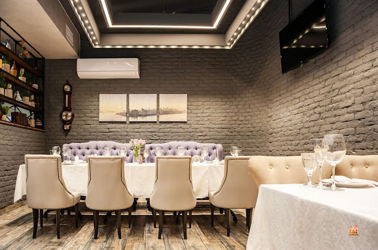 Основной зал в «Belle Famille» фотография №3