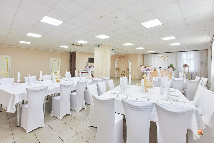 Основной зал в «Уютный» фотография №12