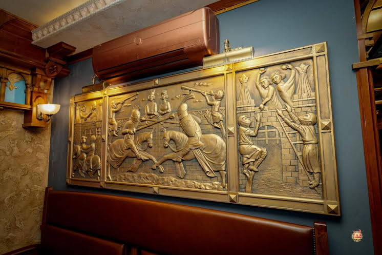 Зал ресторана  в «Готика на Ангарской» фотография №8