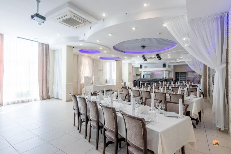 Основной зал  в «Love» фотография №8