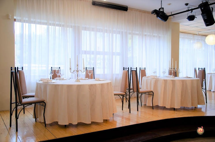 Основной зал в «Нефтяник» фотография №6