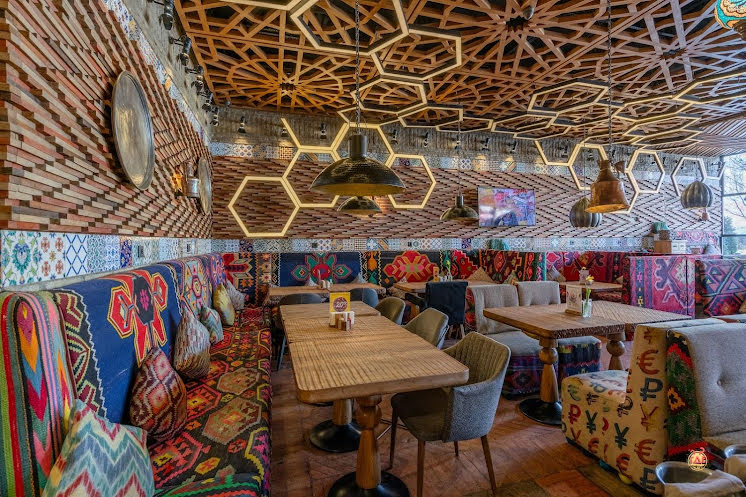 Зал ресторана  в «Чайхона №1 на Новом Арбате» фотография №7