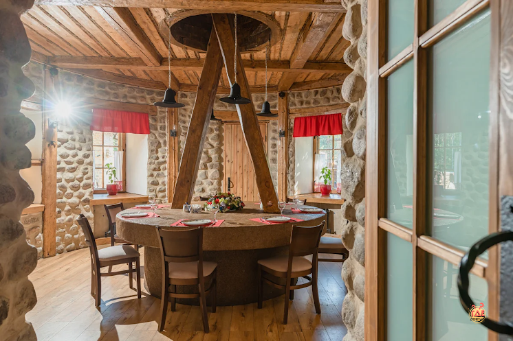 Зал ресторана "Корчма - Жернова в «Старая Мельница» фотография №3