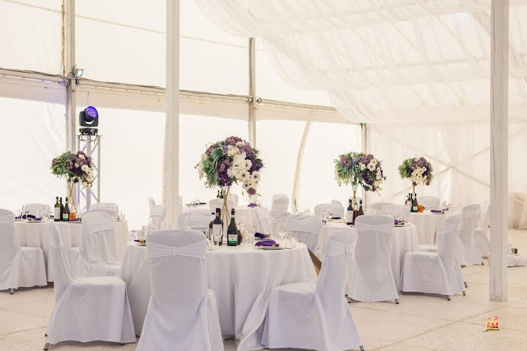 Шатер у пруда в «Sofrino Park» фотография №1