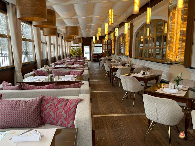 Терраса зала  "MON BIJOU" в «Tsar Palace Luxury Hotel & SPA» фотография №1