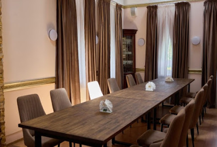 Зал «Каминный» в Зал «Изумрудный»