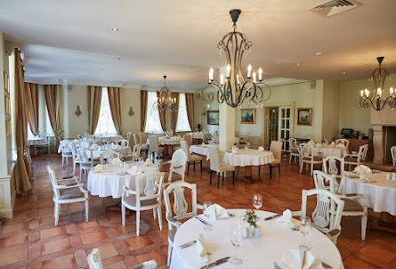 Зал "Дача Брассери" в Зал "Ротонда"