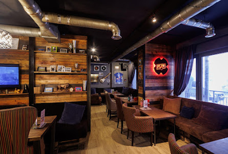 Зал на первом этаже в Зал на первом этаже