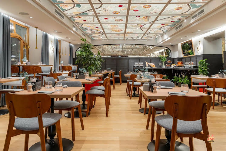 Основной зал  в «BISTROT 44» фотография №5