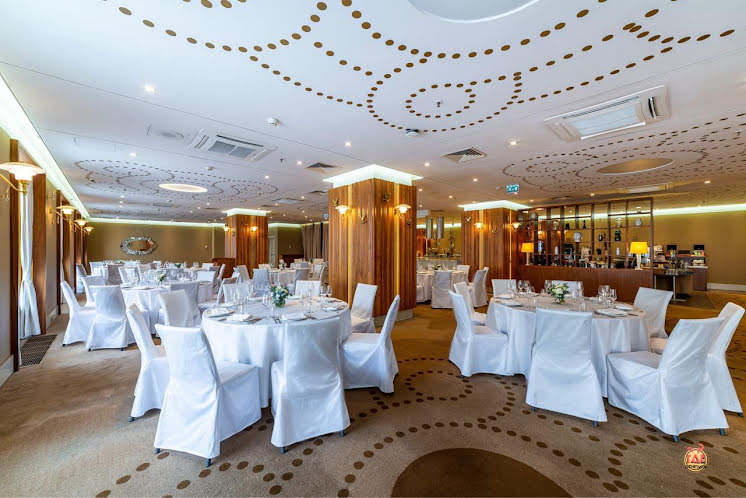 Основной зал в «Crown Hotel» фотография №1