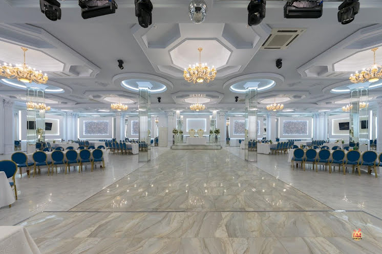 Зал первого этажа в «Golden Plaza» фотография № 1