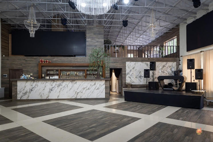 Большой зал в «Конюшня» фотография №1