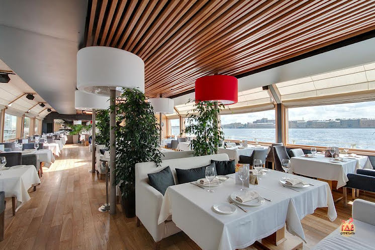 Застекленная палуба  в «Ресторан-теплоход "Volga-Volga"» фотография №10