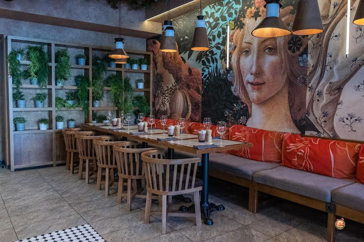 Зал ресторана в «Перчини на огне» фотография №16