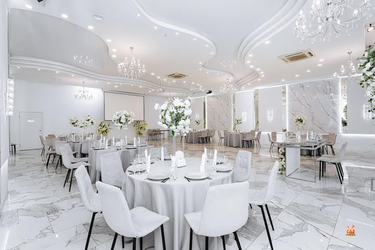 Основной зал в «Облака на Адоратского» фотография №16