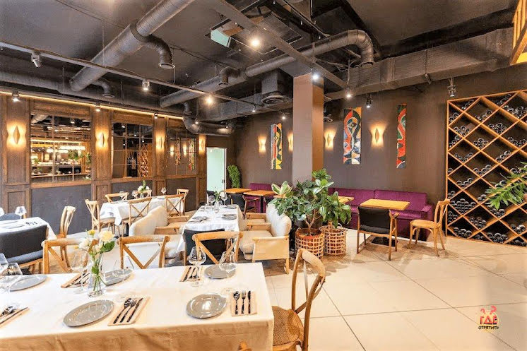 Зал ресторана  в «Perfect Pitch» фотография №7