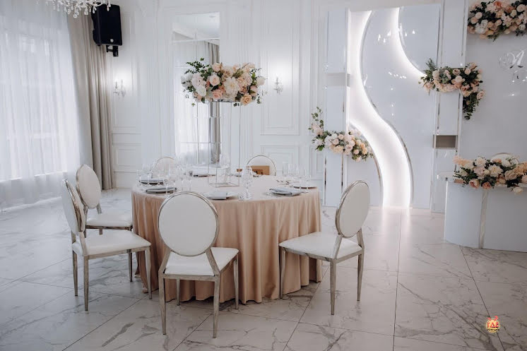 Зал «Лев Толстой» в «Еда и Миръ» фотография №4