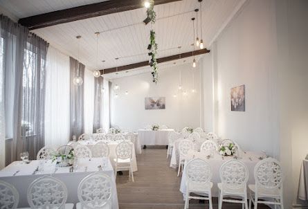 Малый зал  в Малый зал 