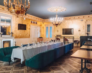 День рождения в Commode