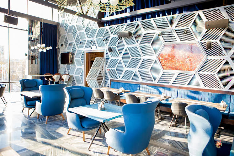 Основной зал в «ИКRA. Restoclub & karaoke» фотография №1