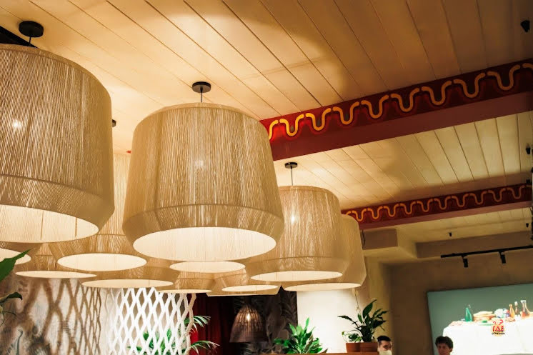 Основной зал в «Хачапури и Вино на Молодёжном» фотография №10