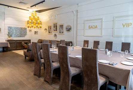 Белый зал в Черный зал