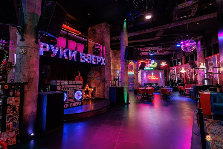 Основной зал в «Руки ВВерх! Бар Мытищи» фотография №1