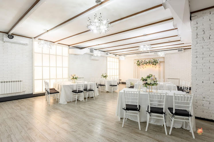 Банкетный зал  в «Банхоф на Мира» фотография №9