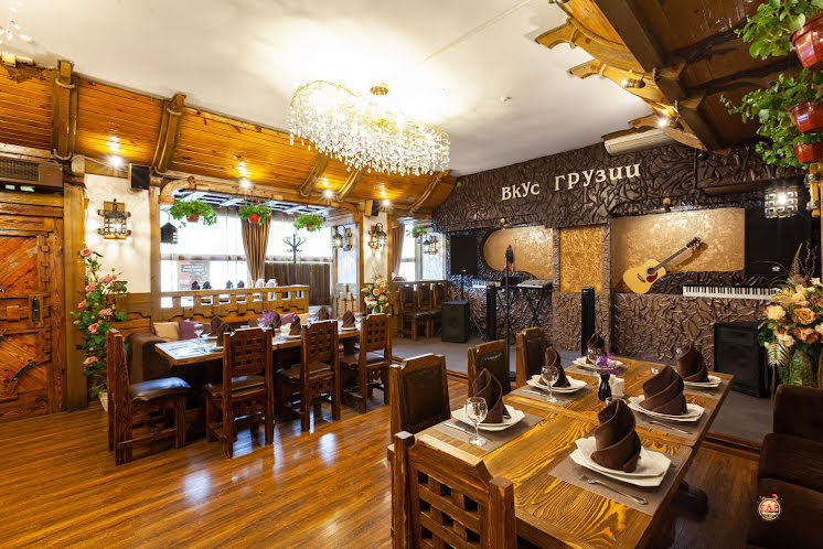 Основной зал в «Вкус Грузии» фотография №6