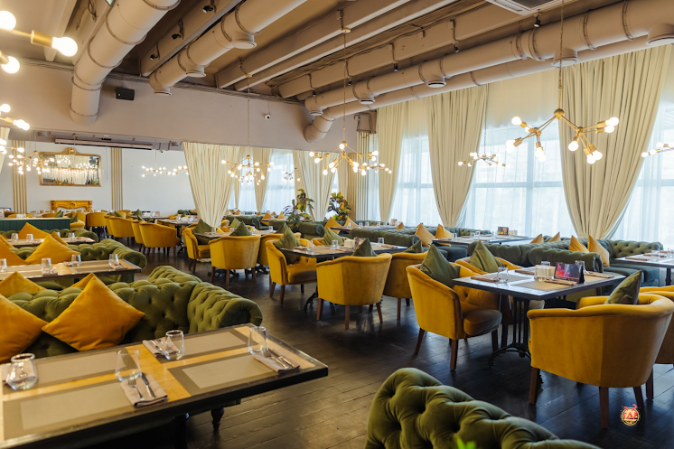 Основной зал в «Сытый лось на Коломенской» фотография №8