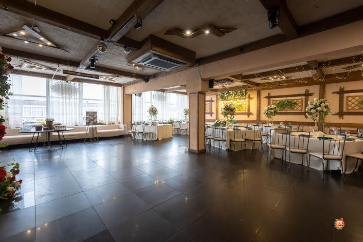 Основной зал в «Горница» фотография №6