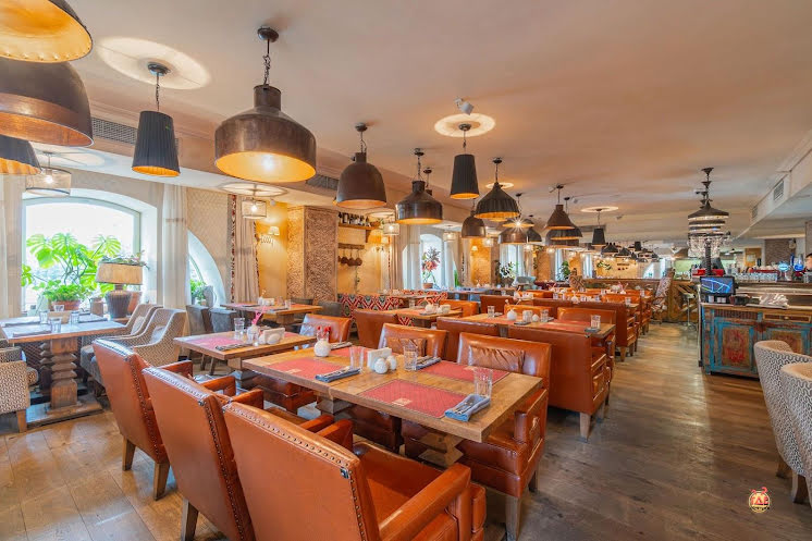 Основной зал второго этажа в «Хочу Харчо» фотография №9