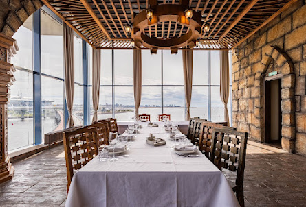 Каминный зал в Sky Klauss