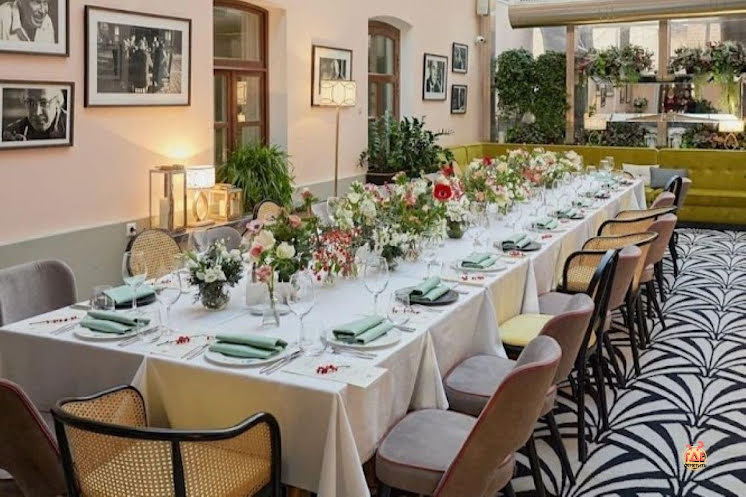 Банкетный зал в «12 Grand Cafe» фотография №6