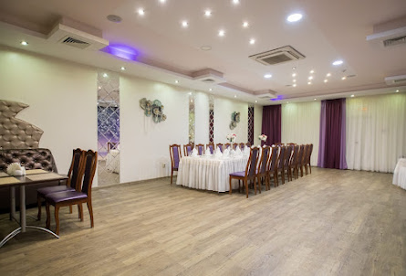 Основной зал в Малый зал