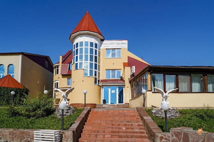 Основной зал в «Круглый год» фотография №11