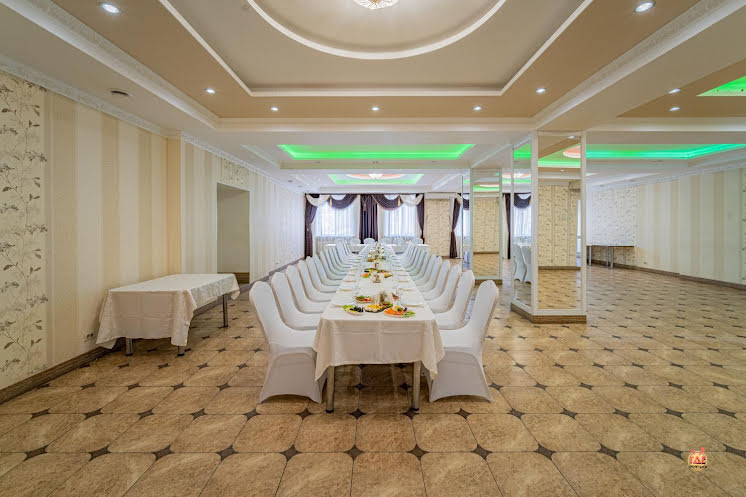 Зал «Свадебный»  в «Гоара» фотография №1