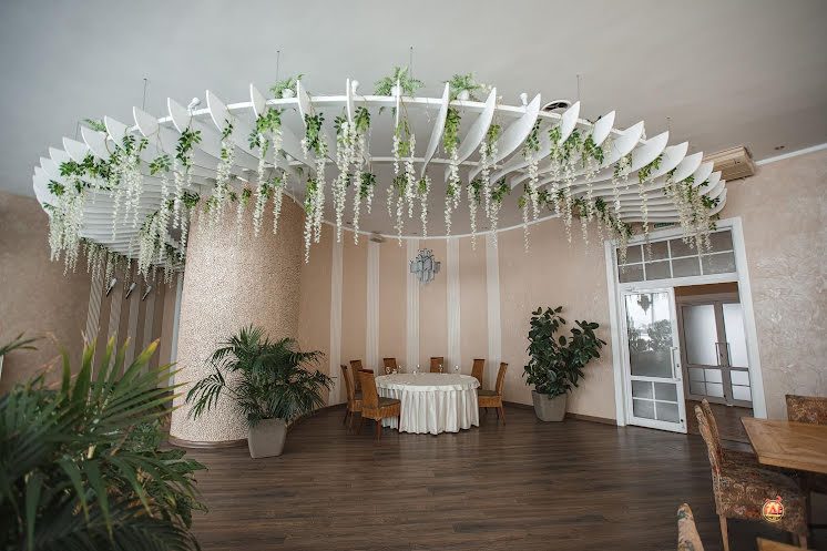 Зал ресторана «Volga-Волга» в «Волга & Ванильное небо» фотография №5