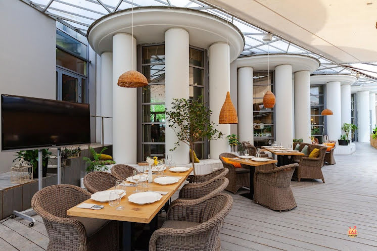 Малая летняя веранда в «Food Embassy» фотография №14