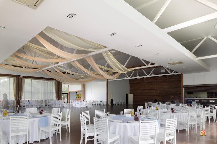 Банкетный зал Ostrov Hall в «Рыболовная усадьба - Парк-отель Остров» фотография №3