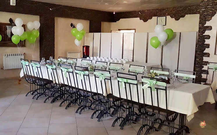 Основной зал  в «У Амира» фотография №2