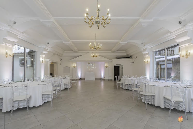 Нижний зал в «Мир у Озера» фотография №8