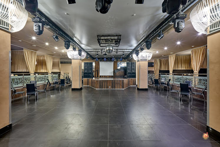 Основной зал  в «Адам и Ева» фотография №4