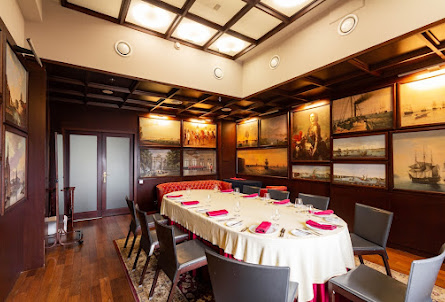 Зал «Сигарная комната» в Зал «Голубая гостиная»