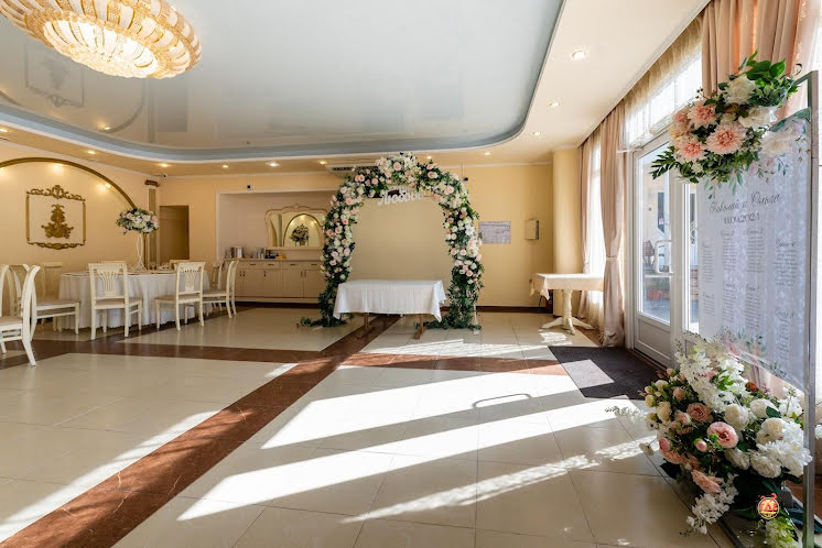 Большой зал в «Версаль» фотография №7