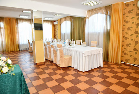 Золотой зал в Красный зал