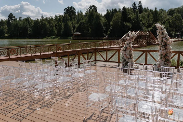 Шатер у озера в «Гребнево» фотография №7