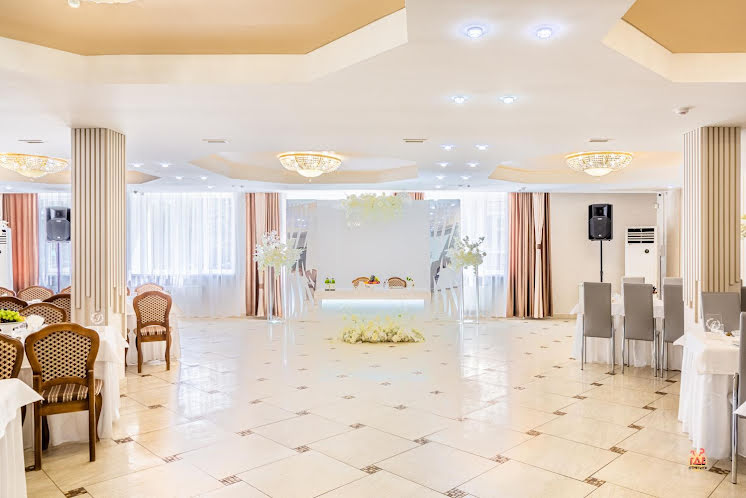 Большой зал в «Ашхана на Гоголя» фотография №6