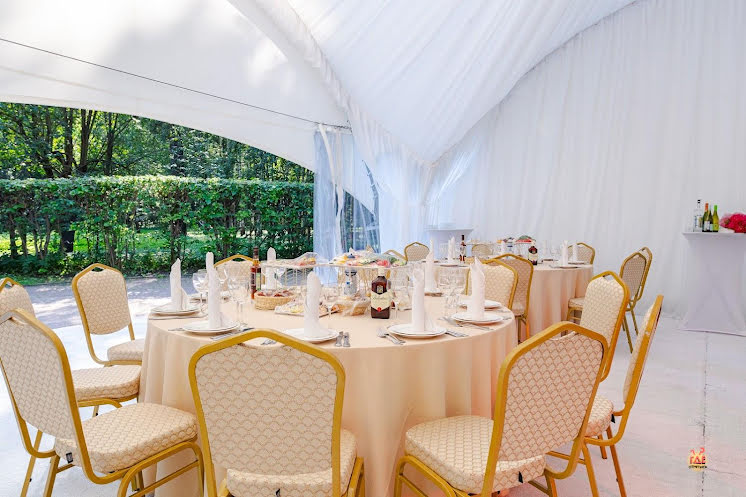 Шатёр у Каменной Оранжереи в «Усадьба Кусково» фотография №7