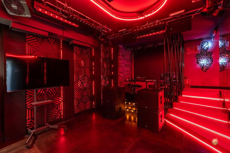 Зал бара в «Бард&Укулеле» фотография №11